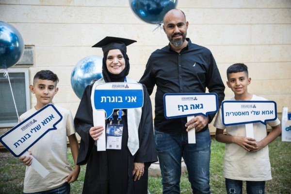 4 מתוך 724